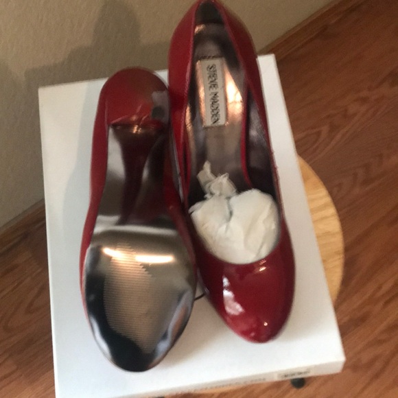 Steve Maddens- red high heels pumps - Picture 6 of 6